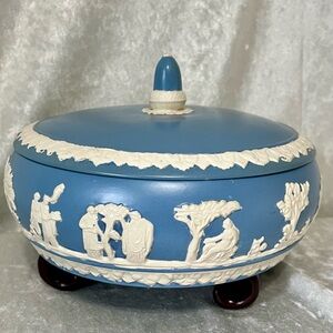 Vintage Arnels USA Pottery Round Dish & Lid Mid Century Modern /Wedgewood Style